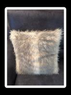 Kussen van imitatiebont  50 cmx 50 cm., Huis en Inrichting, Woonaccessoires | Plaids en Woondekens, Ophalen