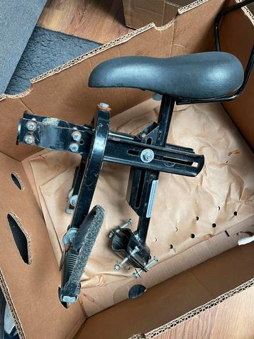Stevig zadeltje voor een damesfiets. beschikbaar voor biedingen