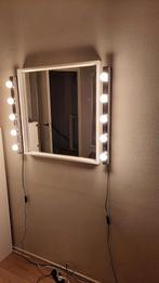 Vierkante spiegel met make up lampen Ikea. Alles in 1 koop., Huis en Inrichting, Minder dan 100 cm, Rond, Zo goed als nieuw, Ophalen