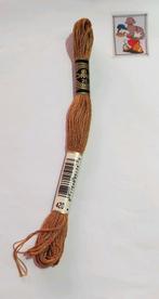 DMC mouline, bruin 420, Hobby en Vrije tijd, Ophalen of Verzenden, Avenue de Suisse B.P. 40189 
68314 ILLZACH
FRANCE, Borduurgaren of Zijde