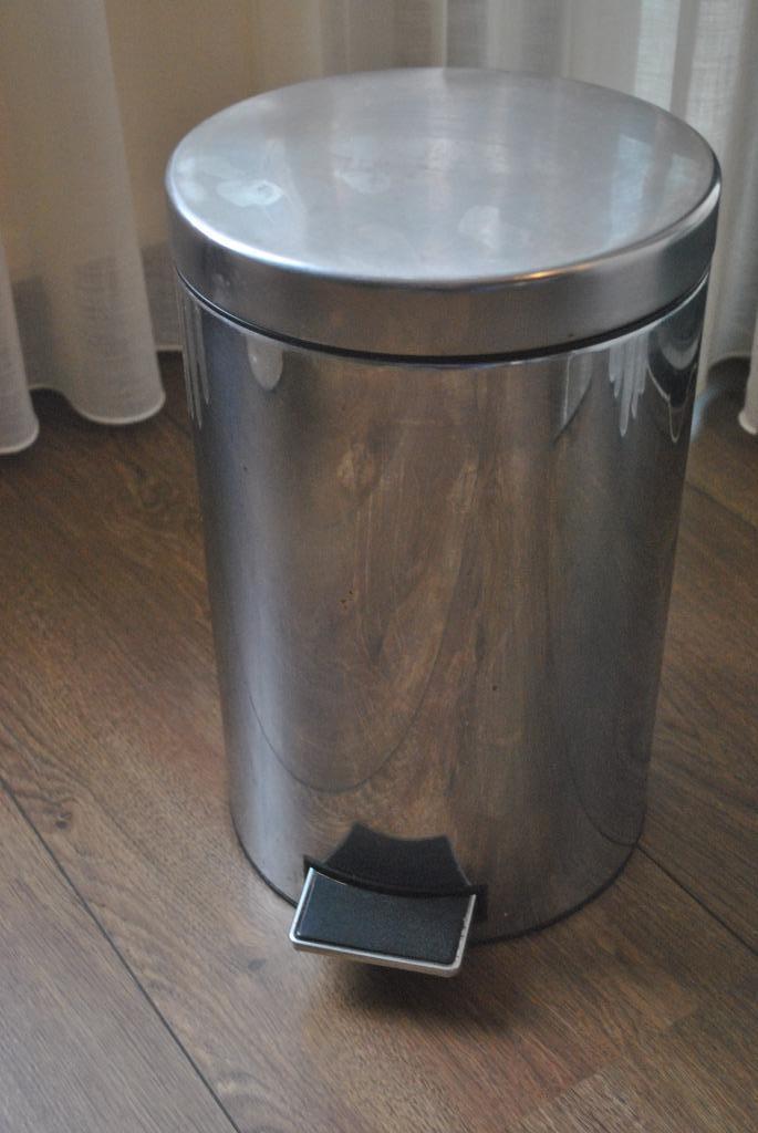 Prullenbakje, klein formaat voor badkamer of wc, Huis en Inrichting, Woonaccessoires | Prullenbakken, Gebruikt, Minder dan 50 cm