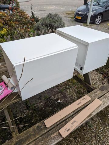 2 ikea besta kasten voor 50 euro in totaal