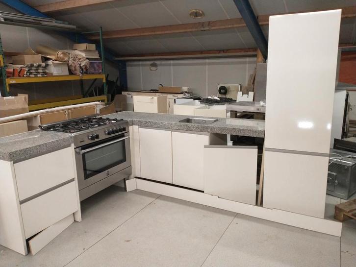 gebruikte hoekkeuken met granieten blad en vrijst gasfornuis, Huis en Inrichting, Keuken | Complete keukens, Gebruikt, Hoekkeuken