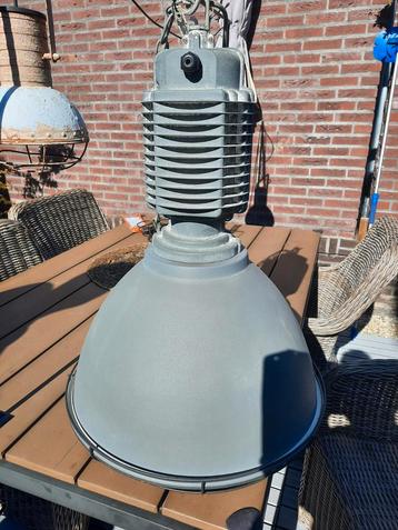 Industriele hanglamp en spotjes  beschikbaar voor biedingen
