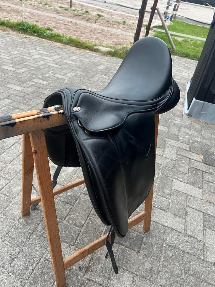 Verschillende zadels, Dieren en Toebehoren, Paarden en Pony's | Zadels, Gebruikt, Dressuur, Ophalen of Verzenden