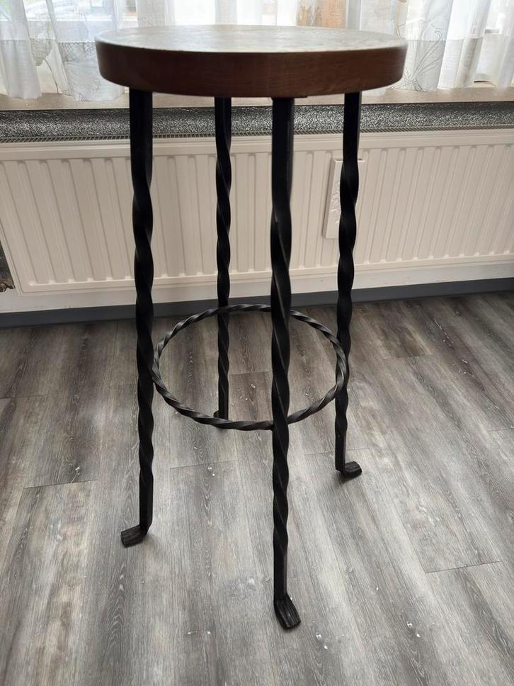 ! Mancave ! 4 smeedijzeren jaren 60 barkrukken, Huis en Inrichting, Barkrukken, Zo goed als nieuw, 60 tot 90 cm, Hout, Metaal