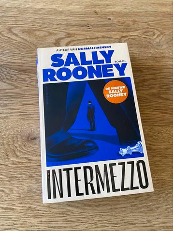 Roman Sally Rooney Intermezzo in Nederlands, in prima staat beschikbaar voor biedingen