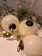 3 grote glazen heksenballen: creme kleur, Diversen, Kerst, Ophalen of Verzenden, Zo goed als nieuw