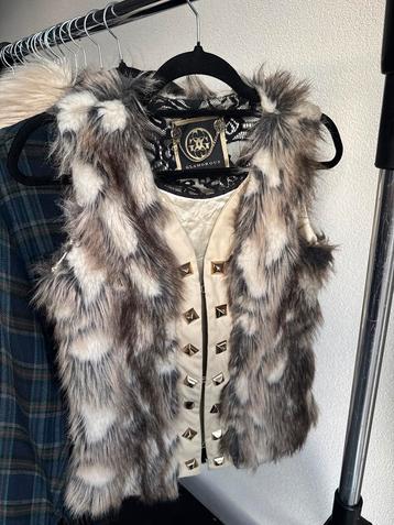 Vintage Y2K beige imitatie bonten gilet vest met studs beschikbaar voor biedingen