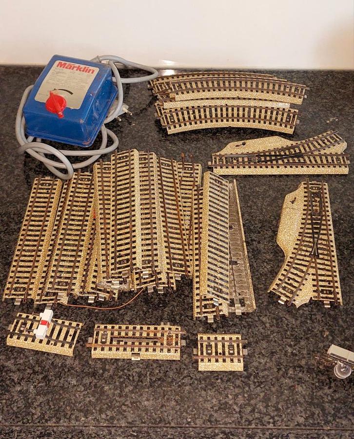 Marklin rails, wagons, trafo en schakelkast, Hobby en Vrije tijd, Modeltreinen | H0, Gebruikt, Rails, Wisselstroom, Märklin, Analoog