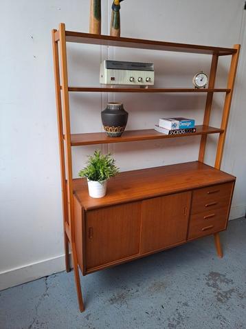 Vintage midcentury kast van teakhout uit Zweden beschikbaar voor biedingen