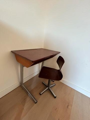 Vintage Bureautje met Stoel beschikbaar voor biedingen