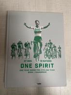 27 men, 10 nations, one spirit: Wielerboek Bora-Hansgrohe, Lopen en Fietsen, Ophalen of Verzenden, Zo goed als nieuw