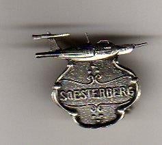 Speldje VLIEGBASIS SOESTERBERG STRAALJAGER KLU (A3), Verzamelen, Speldjes, Pins en Buttons, Verzenden, Gebruikt, Overige onderwerpen