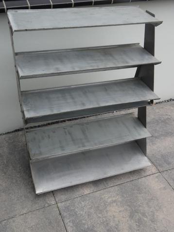 stellingkast staal gereedschap bakjes legbordstelling  beschikbaar voor biedingen