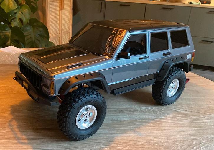 Axial SCX10 iii Early Bronco en extra Injora Cherokee body, Hobby en Vrije tijd, Modelbouw | Radiografisch | Auto's, Nieuw, Auto offroad