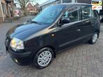 Hyundai Atos 1.1i Dynamic Young AUTOMAAT AIRCO ORG 103905 KM, Auto's, 31 €/maand, 4 cilinders, Zwart, Origineel Nederlands