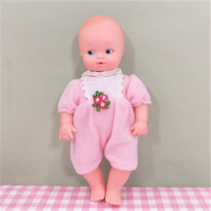 Vintage popje Sebino Italy 1981 19 cm babypop poppen retro, Verzamelen, Poppen, Gebruikt, Pop, Ophalen of Verzenden