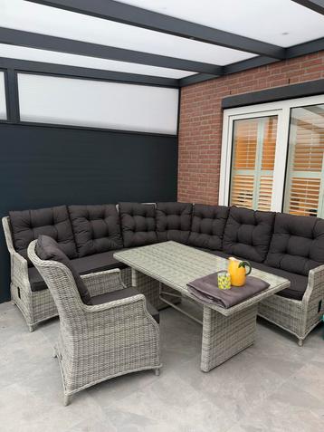 Tuinset met Hoekbank, Tafel en Stoel beschikbaar voor biedingen