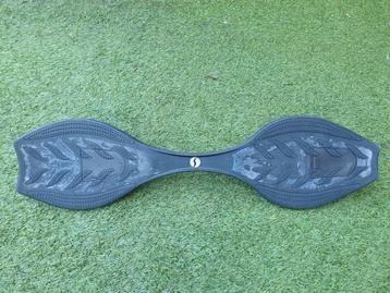 Zwart waveboard beschikbaar voor biedingen