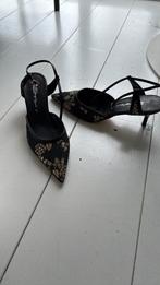 Feestelijke zwarte met gouden schoen nieuw mt 37/38, Schoenen met lage hakken, Zwart, Nieuw, Ophalen of Verzenden