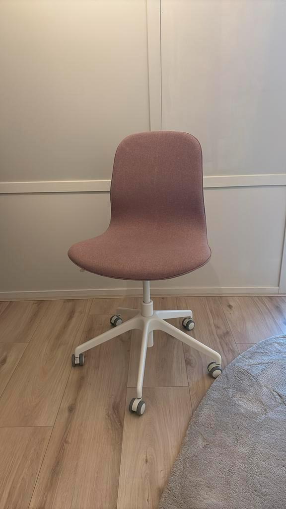 Ikea bureaustoel oudroze Langfjall, Huis en Inrichting, Bureaustoelen, Zo goed als nieuw, Bureaustoel, Roze, Ophalen