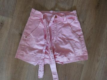 Roze korte broek mt XS beschikbaar voor biedingen