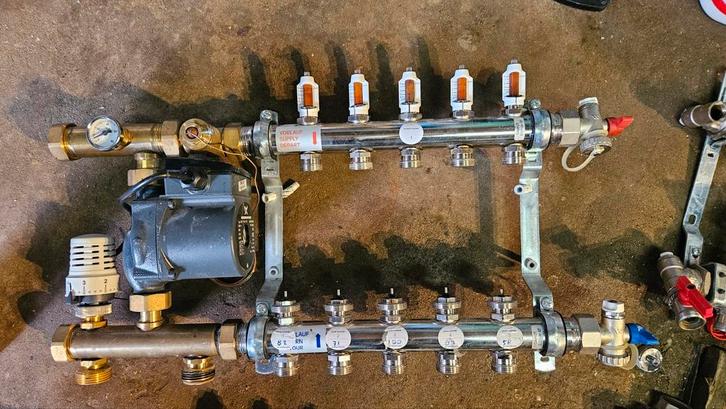 Vloerverwarming verdeler 5 groepen, Doe-het-zelf en Verbouw, Verwarming en Radiatoren, Gebruikt, Overige typen, 30 tot 80 cm, Minder dan 60 cm