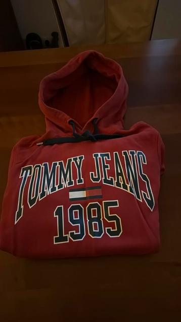 TOMMY JEANS 1985 Hoodie Maat M ROOD beschikbaar voor biedingen