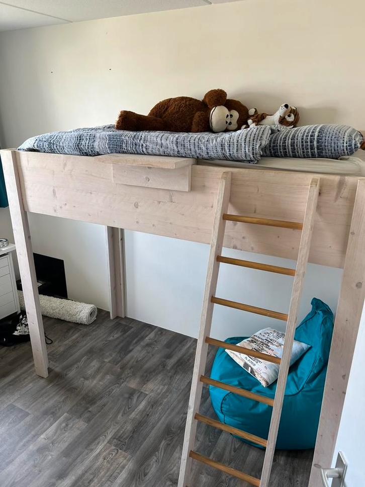 Mooi uniek op maat gemaakte hoogslaper., Kinderen en Baby's, Kinderkamer | Stapelbedden en Hoogslapers, Zo goed als nieuw, Hoogslaper