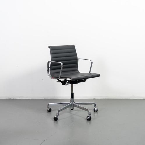 1x Vitra Eames EA 117 Bureaustoel Asfalt/Zwart Leer - Chroom, Huis en Inrichting, Bureaustoelen, Nieuw, Bureaustoel, Zwart, Ophalen of Verzenden