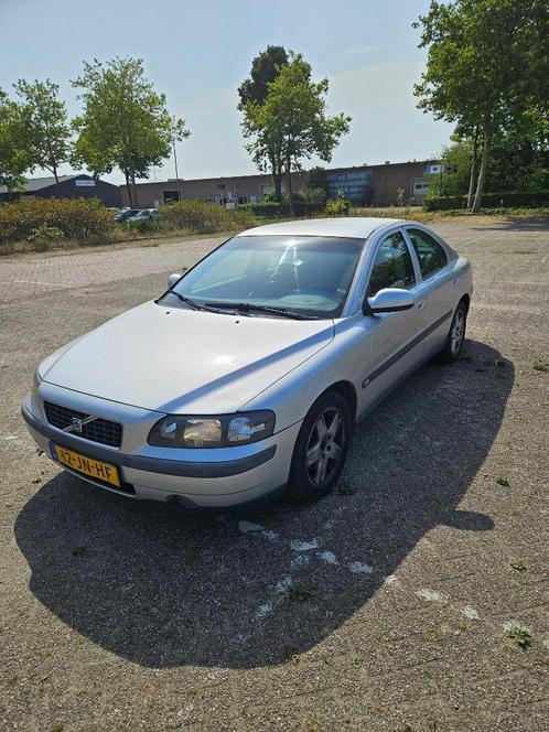 Volvo S60 2.4 140PK AUT 2002 Grijs, Auto's, Volvo, Particulier, S60, ABS, Airbags, Android Auto, Centrale vergrendeling, Cruise Control