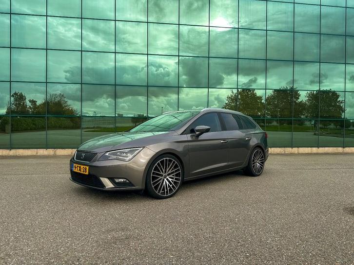 Seat Leon 1.6 TDI 81KW ST 2014 Grijs, Auto's, Seat, Particulier, Leon, ABS, Airbags, Airconditioning, Bluetooth, Boordcomputer
