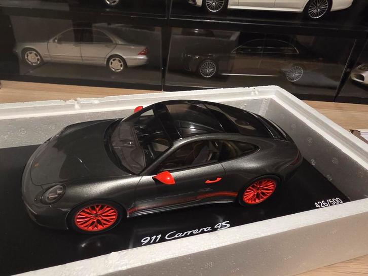 1:18 Porsche 911 991.2 Carrera 4S Grey Metallic Spark, Hobby en Vrije tijd, Modelauto's | 1:18, Zo goed als nieuw, Overige merken