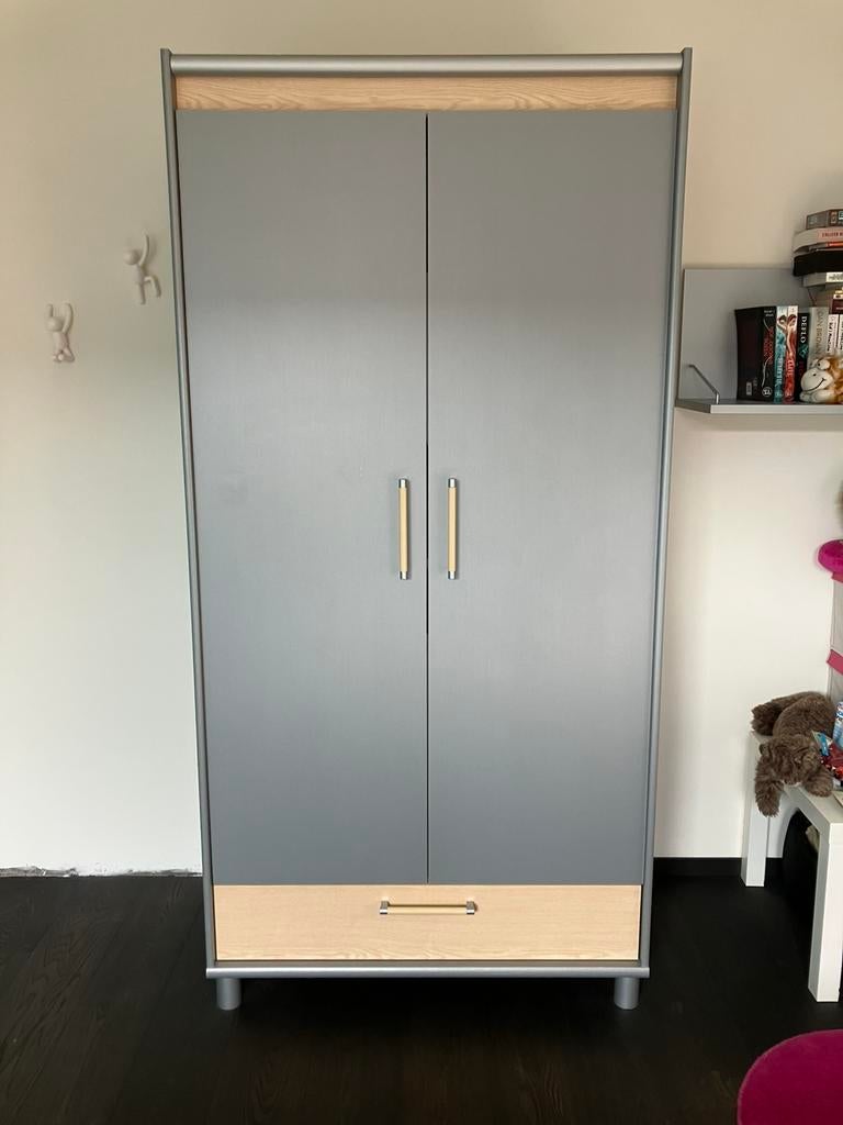 Kledingkast kinderen in grijs en houtkleur, Huis en Inrichting, Kasten | Kledingkasten, Gebruikt, 100 tot 150 cm, 150 tot 200 cm