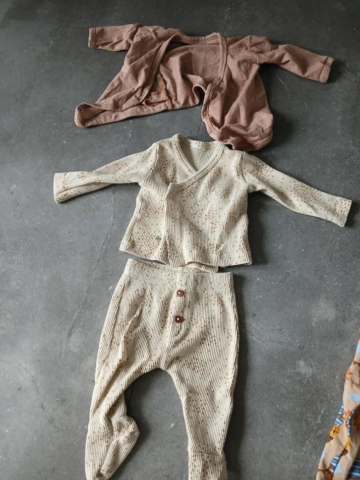 Baby kleding maat 50 en 56 + luiers 1, Kinderen en Baby's, Babykleding | Maat 50, Zo goed als nieuw, Meisje, Setje, Ophalen