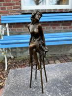 Bronzen beeldje dame op barkruk, P. Collinet, Ophalen of Verzenden, Zo goed als nieuw, Mens