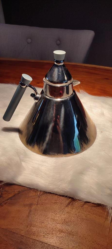 Vev vigano Robinson Metalen fluitketel- Pyramide Vorm, Huis en Inrichting, Keuken | Keukenbenodigdheden, Gebruikt, Ophalen of Verzenden