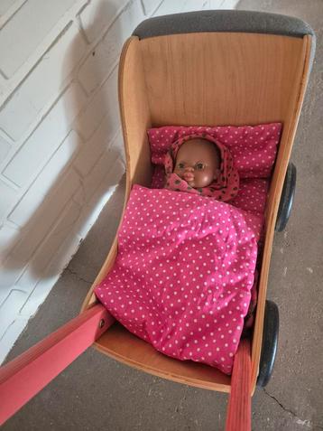 Poppenwagen beschikbaar voor biedingen