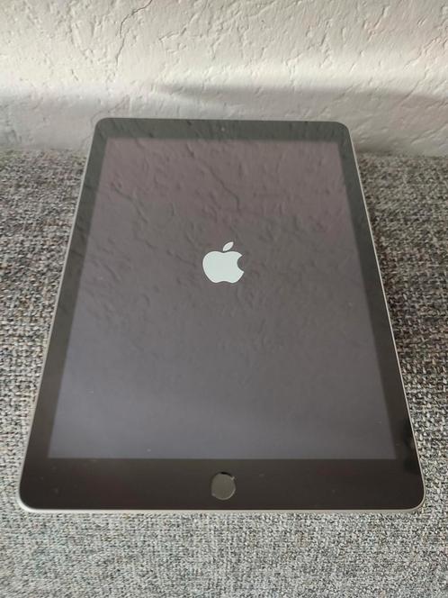 Apple iPad A1822, Computers en Software, Apple iPads, Zo goed als nieuw, Apple iPad, Wi-Fi, 10 inch, 32 GB, Wit, Ophalen of Verzenden