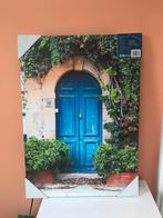 Buiten canvas Outdoor Art Blauwe deur met veel groen, Antiek en Kunst, Kunst | Overige Kunst, Ophalen