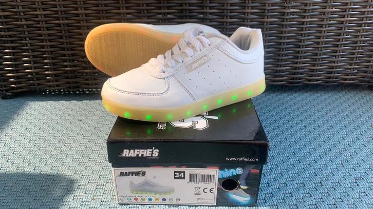 👟 Originele Raffies LED 🚥 lichtschoenen wit Mt 34, Kinderen en Baby's, Kinderkleding | Schoenen en Sokken, Zo goed als nieuw