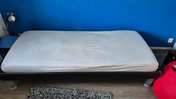 Leuk puberbed 90 x 210 cm. beschikbaar voor biedingen
