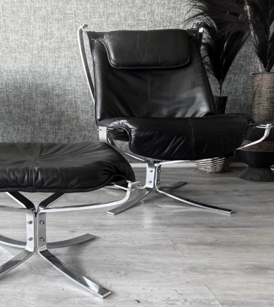 Falcon Lounge Chair & Ottoman, Sigurd Resell, Chrome, 1970s, Huis en Inrichting, Fauteuils, Zo goed als nieuw, Leer, Metaal, Stof