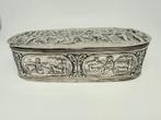 Antiek zilveren lepeldoos met Hollandse tafrelen afgebeeld., Verzenden, Zilver