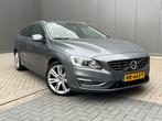 Volvo V60 D3 150pk Geartronic 2015 Grijs, Auto's, Zwart, 4 cilinders, 1969 cc, 1600 kg