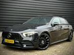 Mercedes-benz A-klasse 200 AMG PANO|360|SFEER|DODEHOEK|NIGHT, Auto's, Mercedes-Benz, Euro 6, 4 cilinders, Leder en Stof, Bedrijf