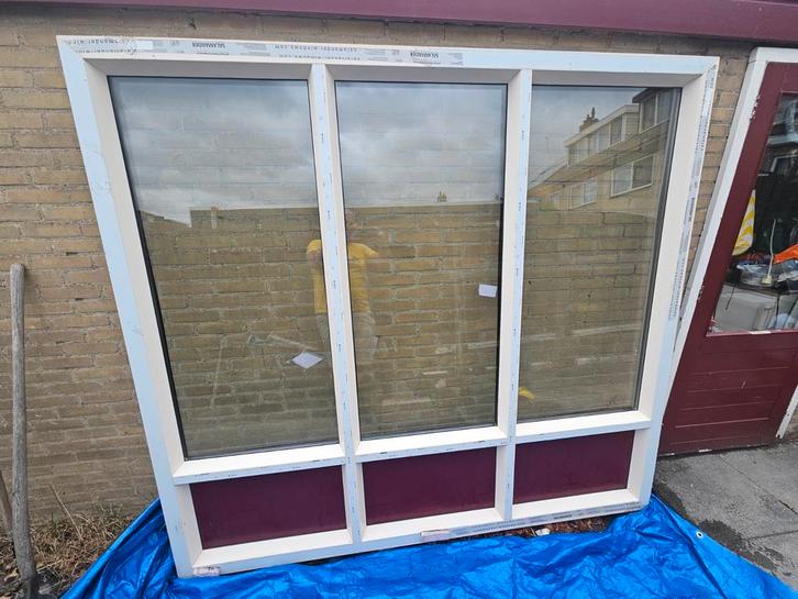 Nieuw kunststof kozijn ! T.E.A.B, Doe-het-zelf en Verbouw, Kozijnen en Schuifpuien, Nieuw, Raamkozijn, Kunststof, 150 tot 225 cm