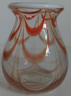 Glazen vaas met rode glasslierten, Huis en Inrichting, Woonaccessoires | Vazen, N.v.t., N.v.t., Ophalen of Verzenden, Rood