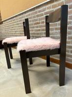 Vintage stoel bruin met roze fluffy zitting - prijs per stuk, Huis en Inrichting, Ophalen, Hout, Twee, Bruin